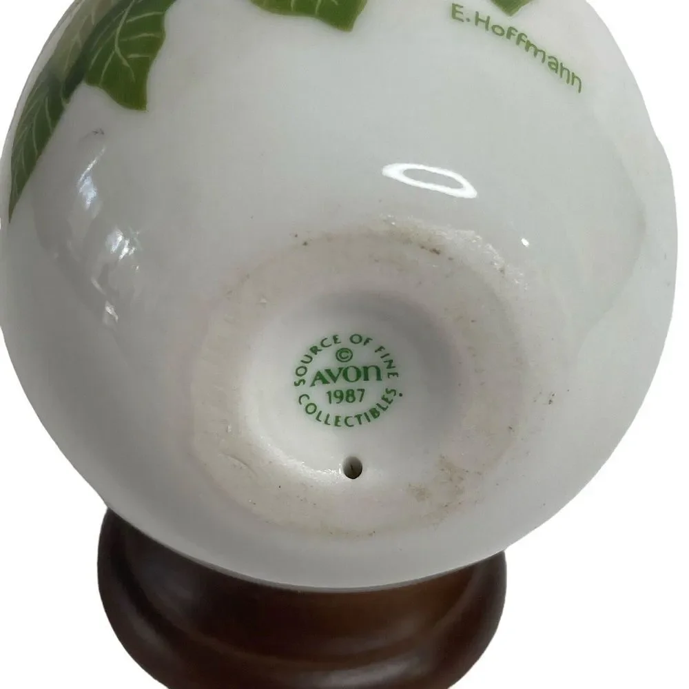 Avon GIFTS OF NATURE Porcelain Egg 1987‎ Winter's Treasure X-Mas Decor Vintage